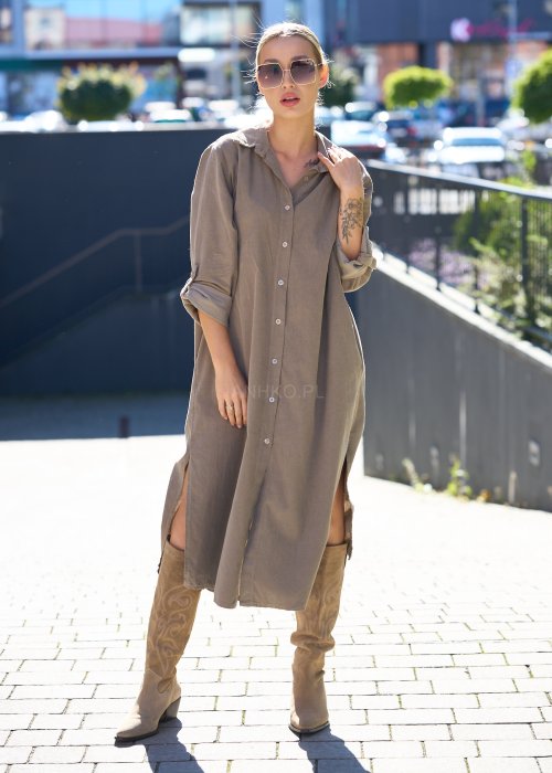 sukienka koszulowa w kolorze taupe, z rozcięciem i długim rękawem, o luźnym kroju