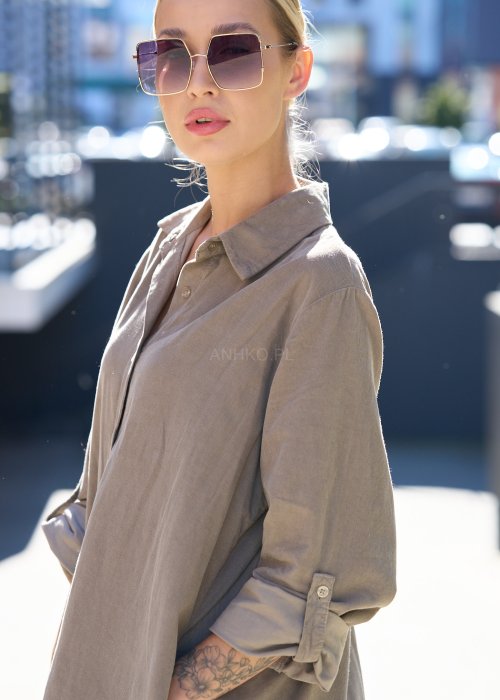 sukienka koszulowa w kolorze taupe, z rozcięciem i długim rękawem, o luźnym kroju