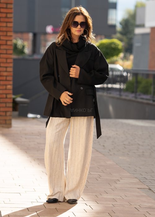 Beżowe szerokie spodnie w delikatne prążki