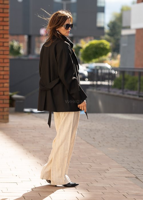 Beżowe szerokie spodnie w delikatne prążki