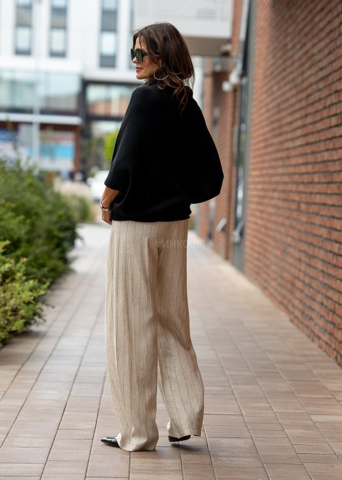 Beżowe szerokie spodnie w delikatne prążki