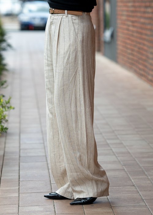 Beżowe szerokie spodnie w delikatne prążki