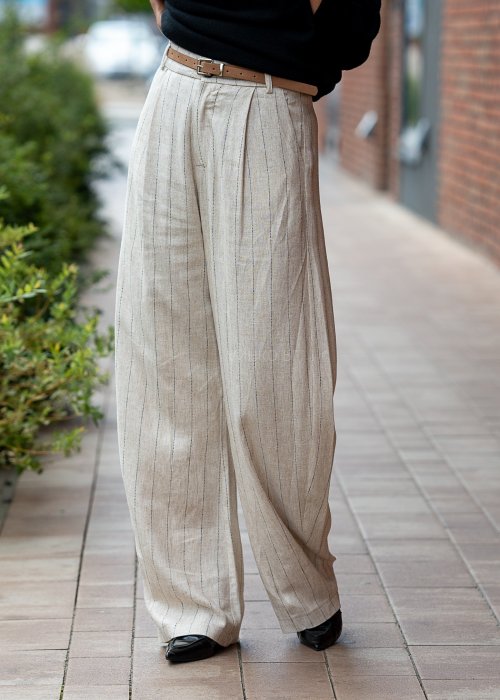 Beżowe szerokie spodnie w delikatne prążki