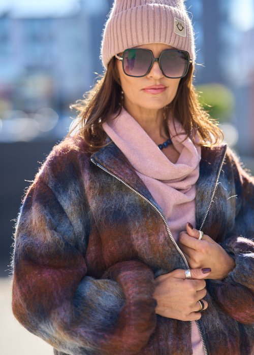 Krótka kurtka z miękkiego moheru w odcieniach bordo, brązu i granatu, z zamkiem błyskawicznym