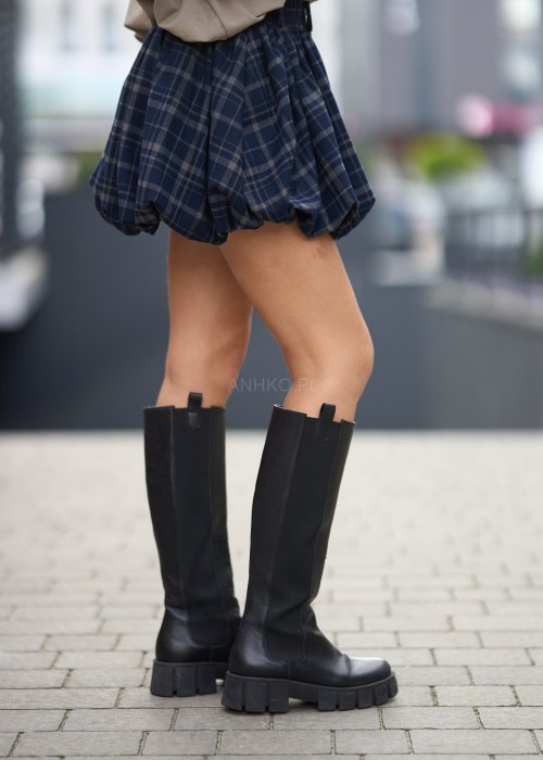 Granatowa krótka spódnica w kratę o balonowym kroju