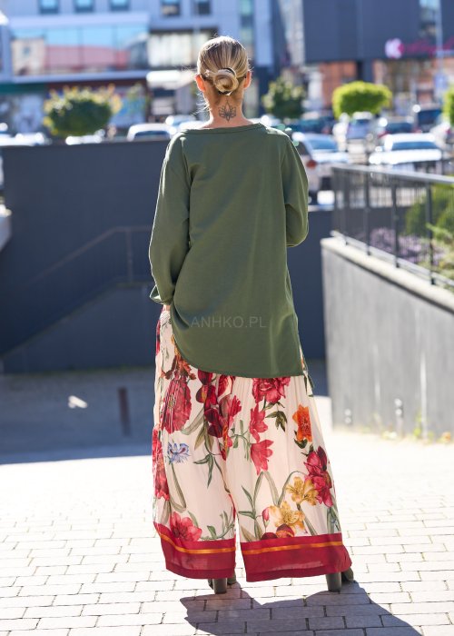 Spodnie damskie szerokie kremowo-bordowe z dużym kwiatowym nadrukiem, plisowane, długość maxi, styl boho elegancki