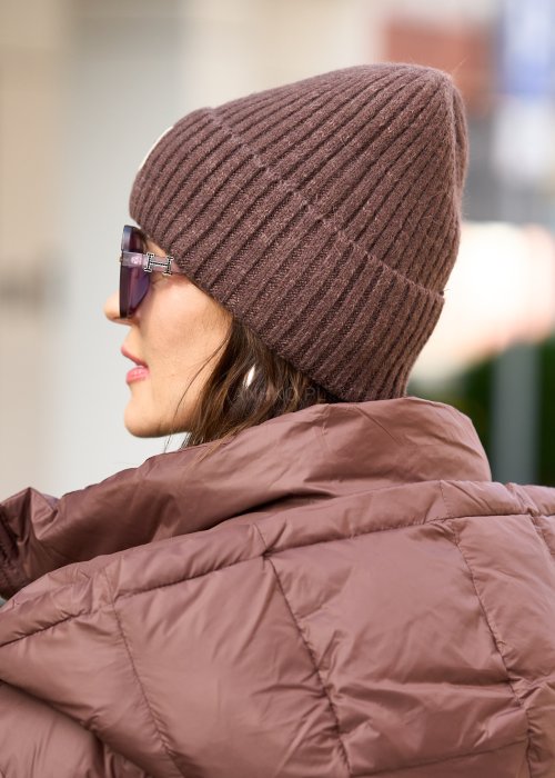 Brązowa czapka damska zimowa beanie z naszywką i uśmiechem, ciepła dzianina, moda uliczna