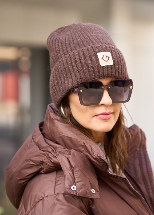 Brązowa czapka damska zimowa beanie z naszywką i uśmiechem, ciepła dzianina, moda uliczna