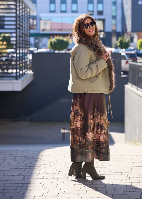 Krótka kurtka oliwkowa z dużym kołnierzem z brązowego sztucznego futra