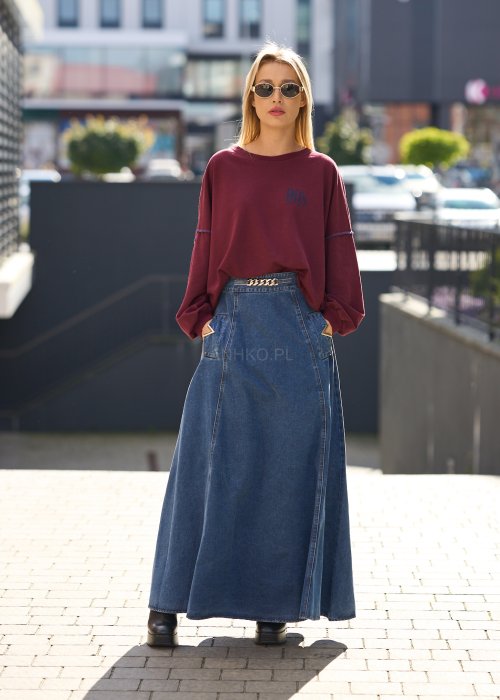 Długa, rozszerzana jeansowa spódnica w stylu retro, z ozdobnymi kieszeniami i złotym łańcuszkiem w pasie