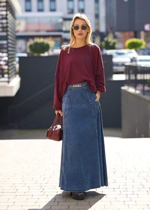 Długa, rozszerzana jeansowa spódnica w stylu retro, z ozdobnymi kieszeniami i złotym łańcuszkiem w pasie