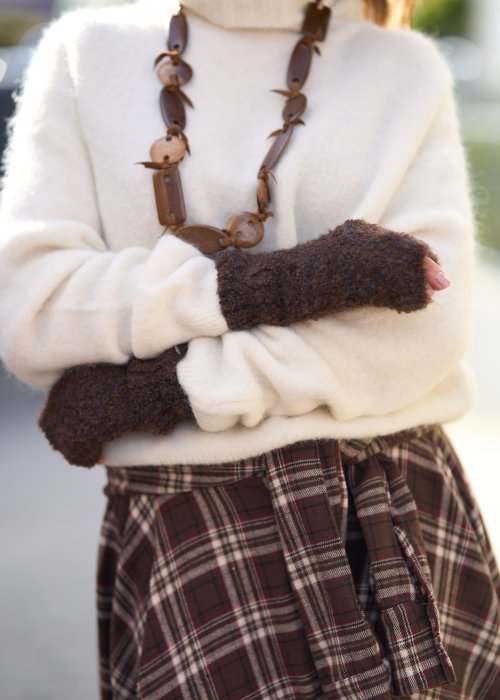 Dzianinowe rękawiczki w kolorze brązowym, ocieplane, bez palców, idealne na chłodne dni