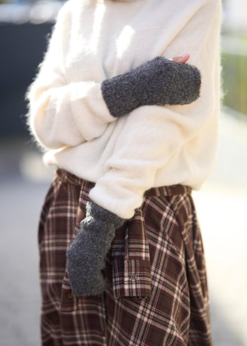 Dzianinowe rękawiczki w kolorze szarym, ocieplane, bez palców, idealne na chłodne dni