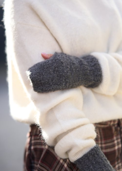 Dzianinowe rękawiczki w kolorze szarym, ocieplane, bez palców, idealne na chłodne dni