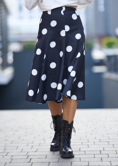 Czarna rozkloszowana spódnica midi w duże białe grochy