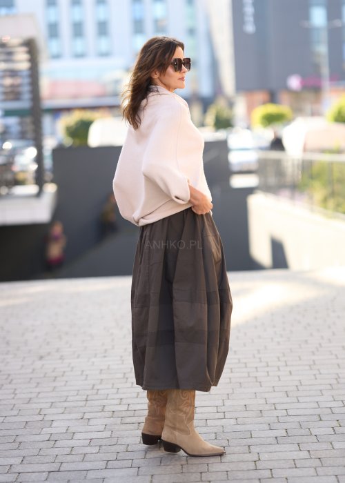 Brązowa, rozkloszowana spódnica midi o lekkiej strukturze