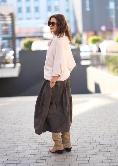 Brązowa, rozkloszowana spódnica midi o lekkiej strukturze