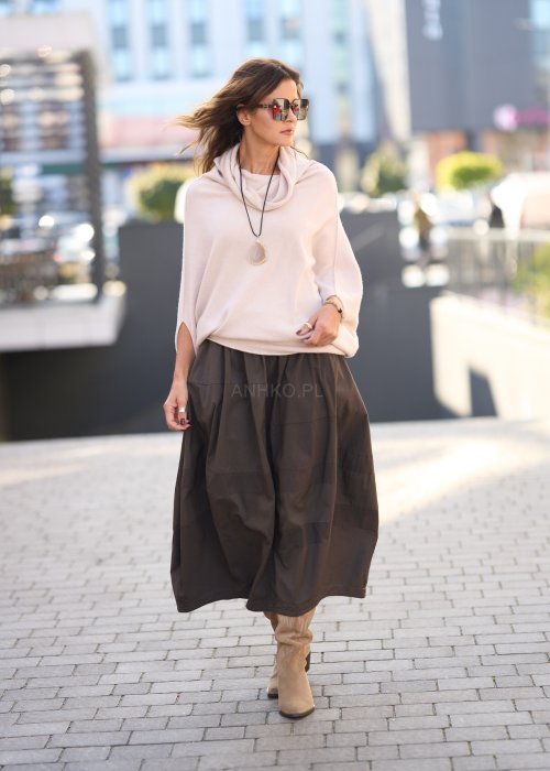 Brązowa, rozkloszowana spódnica midi o lekkiej strukturze