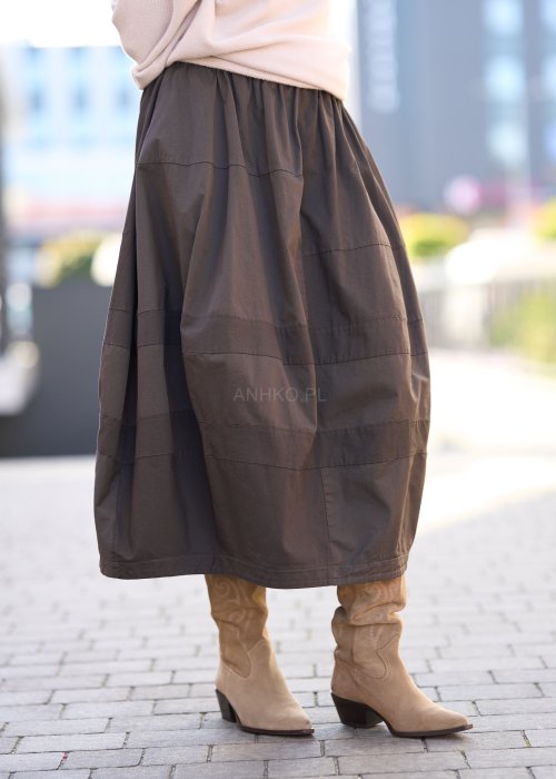 Brązowa, rozkloszowana spódnica midi o lekkiej strukturze