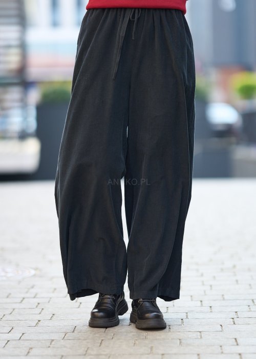 Czarne szerokie spodnie z lnu o kroju palazzo, z elastycznym pasem i wiązaniem, w stylu casual