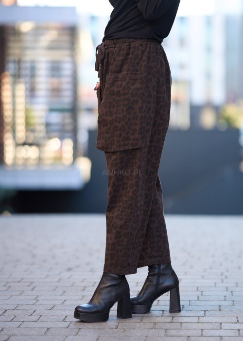 Damskie spodnie w panterkę w odcieniach brązu, z dużymi kieszeniami cargo, styl casual