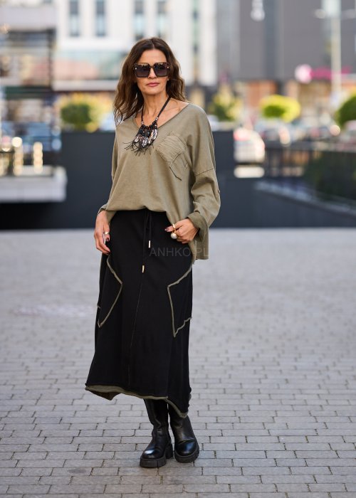 Khaki bluzka damska z długim rękawem i kieszenią na piersi o luźnym kroju w stylu casual