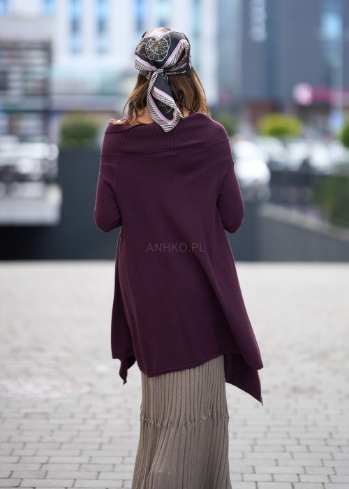 Bordowa tunika z długim rękawem i szerokim kołnierzem opadającym na ramiona, asymetryczny krój