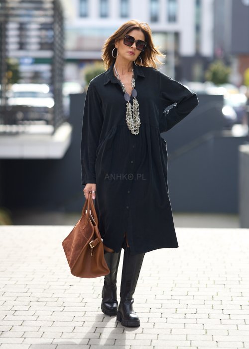 Czarna sukienka koszulowa o długości midi z guzikami i długim rękawem, z miękkiej tkaniny, w stylu miejskiego minimalizmu