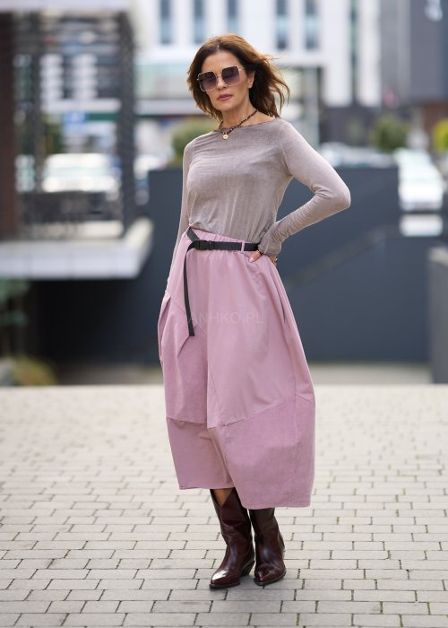 Beżowa bluzka z długim rękawem z delikatnej dzianiny o dopasowanym kroju, w stylu casualowym