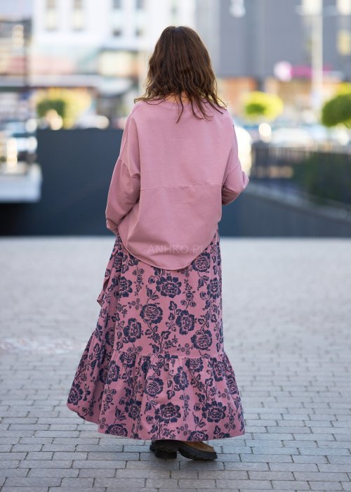 Rozowa-spodnica-damska-maxi-z-czarnym-kwiatowym-wzorem,-rozkloszowana-z-falbana,-w-stylu-boho-i-romantycznym-11.jpg
