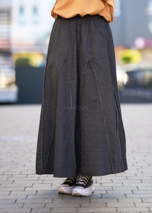 Długa, grafitowa spódnica o rozkloszowanym kroju z elastycznym pasem
