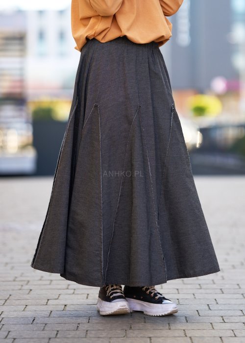 Długa, grafitowa spódnica o rozkloszowanym kroju z elastycznym pasem