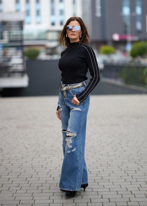 Szerokie jeansy z przetarciami i dziurami, denimowe spodnie w stylu oversize