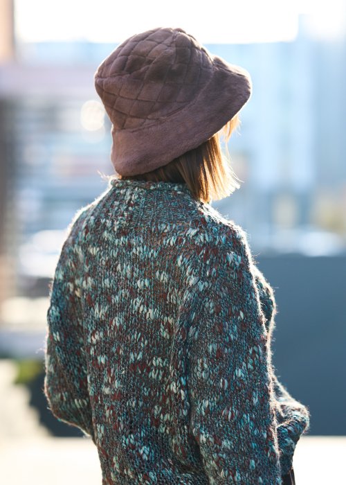 pikowanym kapeluszu bucket