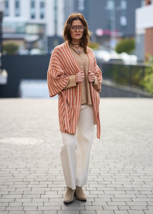 Pomarańczowe kimono damskie w paski z szerokimi rękawami, lekkie narzutka w stylu boho