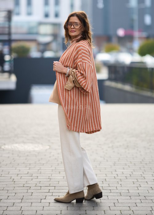 Pomarańczowe kimono damskie w paski z szerokimi rękawami, lekkie narzutka w stylu boho