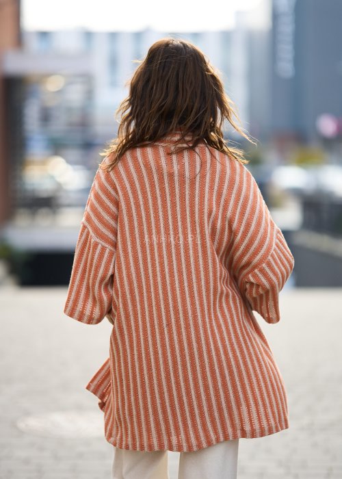 Pomarańczowe kimono damskie w paski z szerokimi rękawami, lekkie narzutka w stylu boho