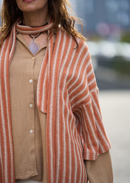 Pomarańczowe kimono damskie w paski z szerokimi rękawami, lekkie narzutka w stylu boho
