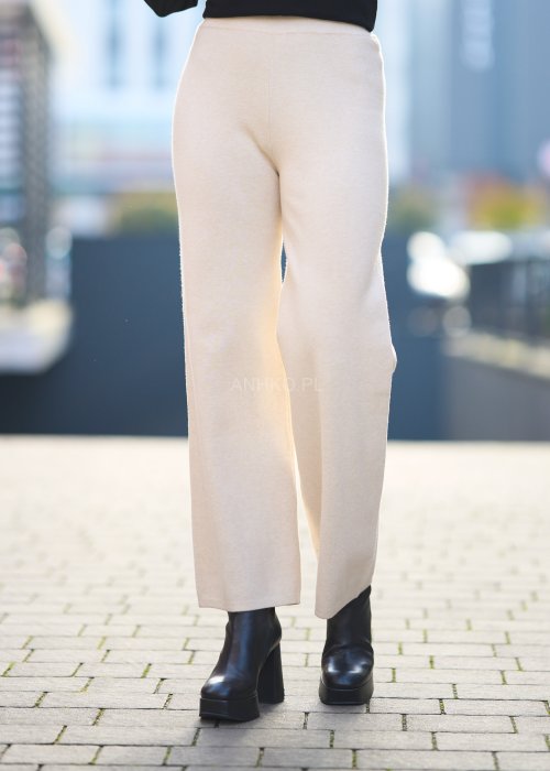 Stylowe i wygodne spodnie o dopasowanym kroju, wykonane z miękkiej mieszanki wiskozy.