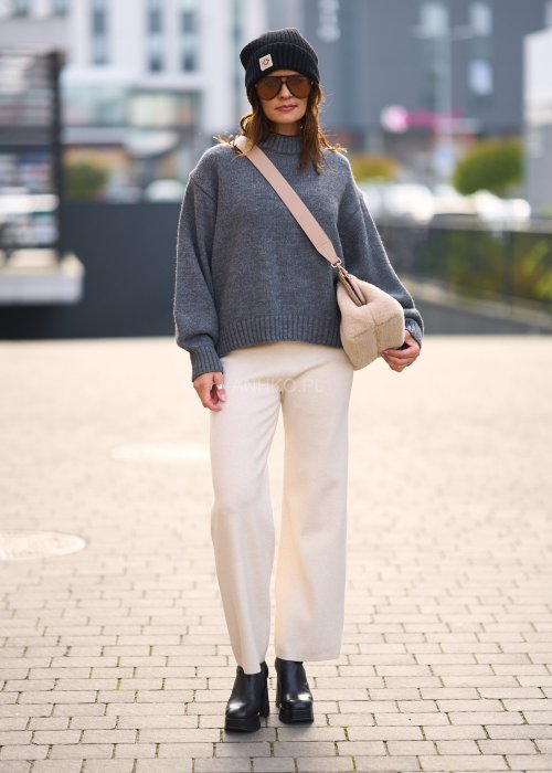 Stylowe i wygodne spodnie o dopasowanym kroju, wykonane z miękkiej mieszanki wiskozy.