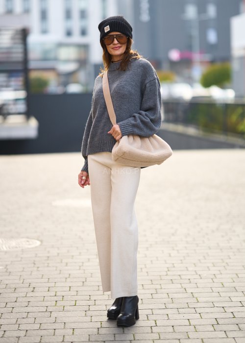 Stylowe i wygodne spodnie o dopasowanym kroju, wykonane z miękkiej mieszanki wiskozy.