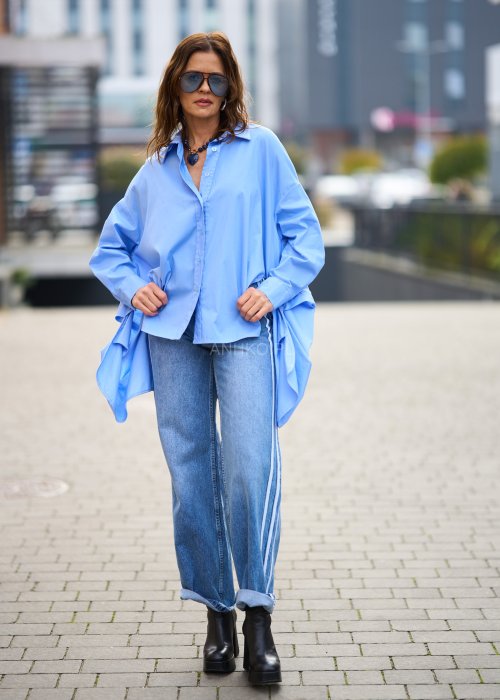 Bawełniana Koszula Damska Night Niebieska gładka oversize z przedłużanym tyłem i długimi rękawami