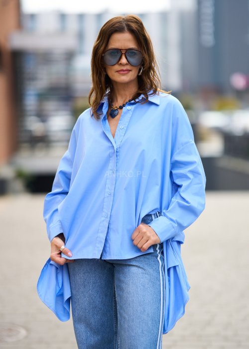 Bawełniana Koszula Damska Night Niebieska gładka oversize z przedłużanym tyłem i długimi rękawami