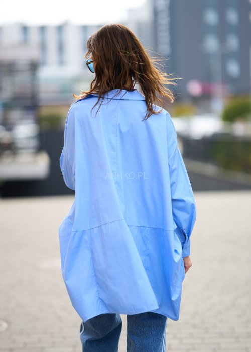 Bawełniana Koszula Damska Night Niebieska gładka oversize z przedłużanym tyłem i długimi rękawami
