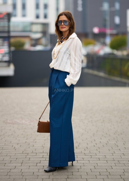 Matowe spodnie damskie Rous jednolite granatowe wide-leg z wysokim stanem i delikatnymi zakładkami z przodu