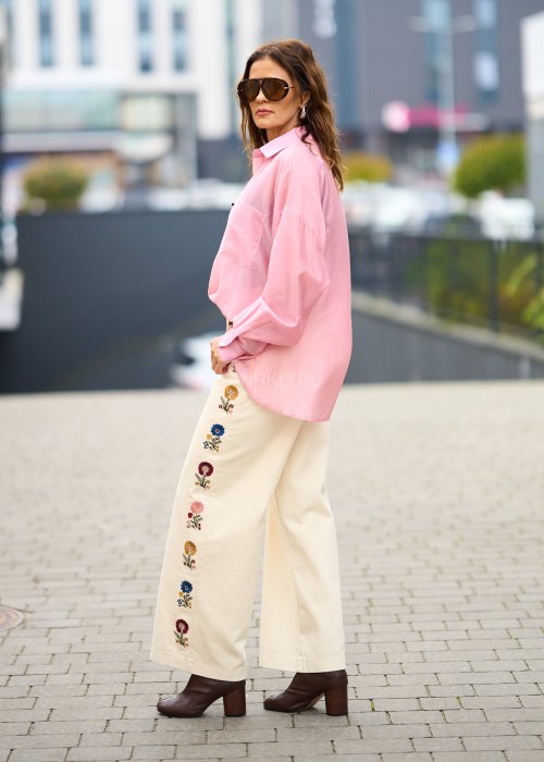 Grubsze bawełniane Spodnie damskie Folk Spirit Trousers z kwiatowym haftem, proste lekko rozszerzane z wysokim stanem