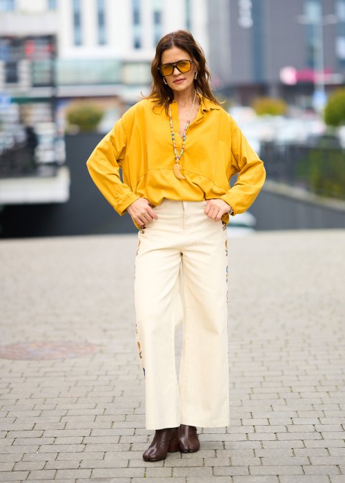 Grubsze bawełniane Spodnie damskie Folk Spirit Trousers z kwiatowym haftem, proste lekko rozszerzane z wysokim stanem