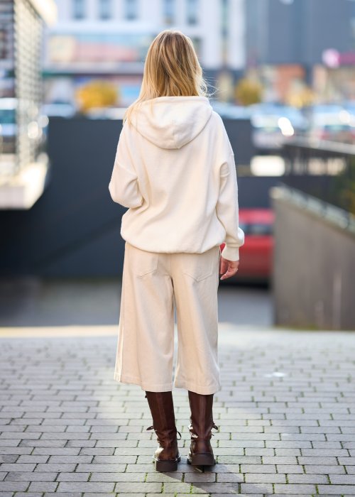 Beżowe spodnie culottes z wysokim stanem