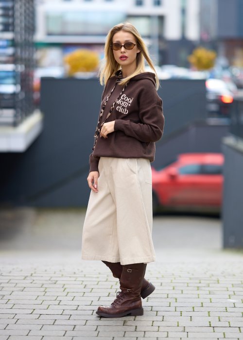 Beżowe spodnie culottes z wysokim stanem