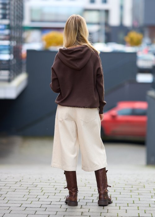 Beżowe spodnie culottes z wysokim stanem